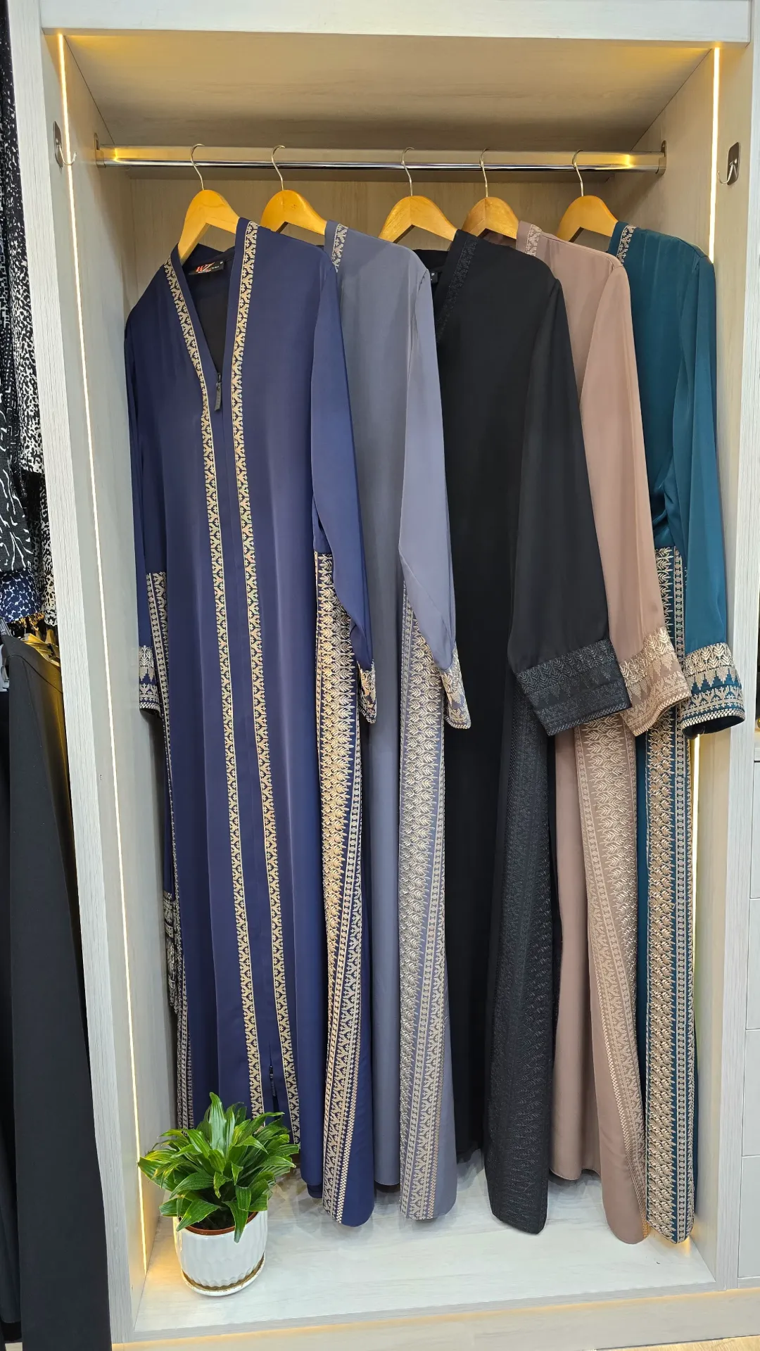 Embroidered summer abaya