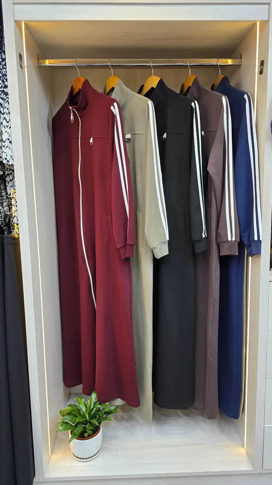 Sports dress with front zip