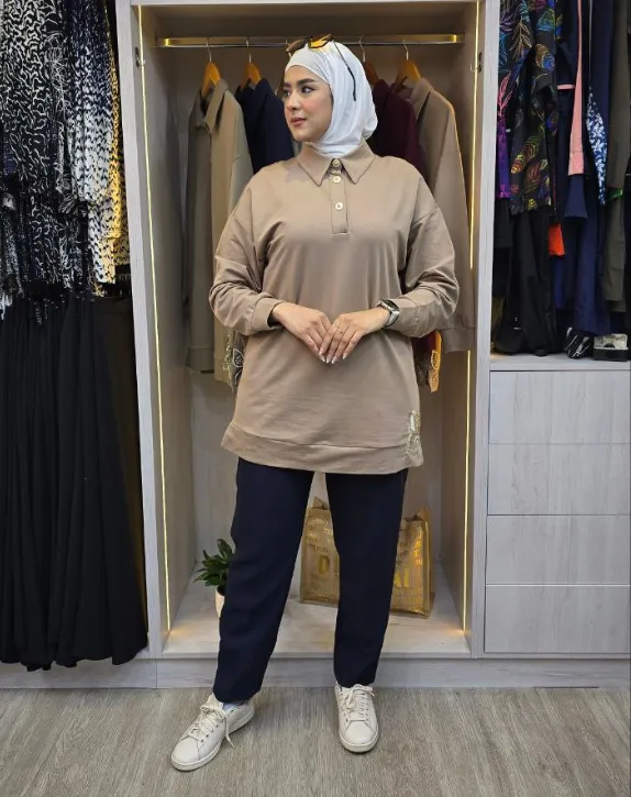 بلوزة قطنية بأزرار وياقة كلاسيكية (ماروني, 1)