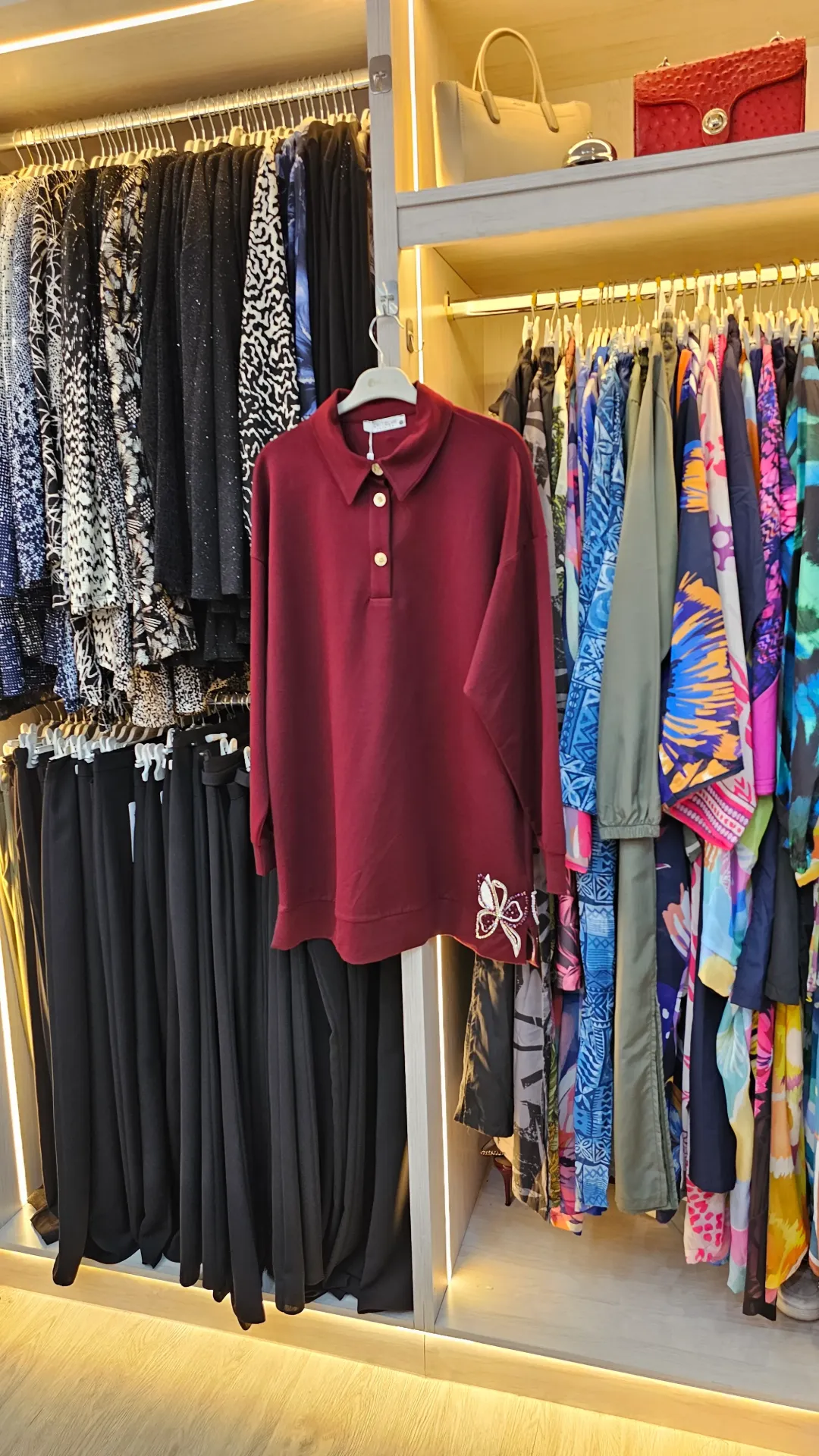 Cotton blouse with classic collar and buttons (MAROON, 1)