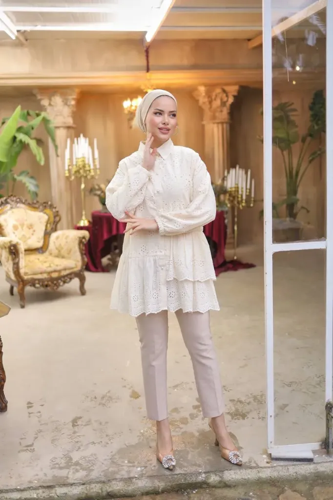 Hollow out and lined blouse