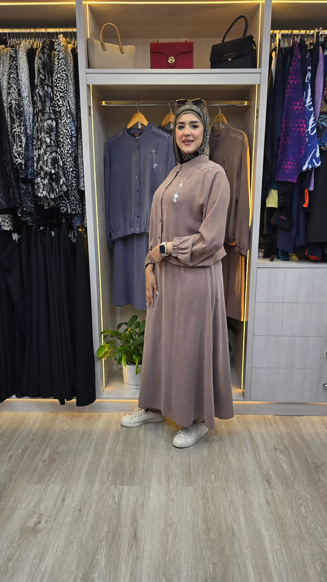 Skirt set in light fabric in calm colors