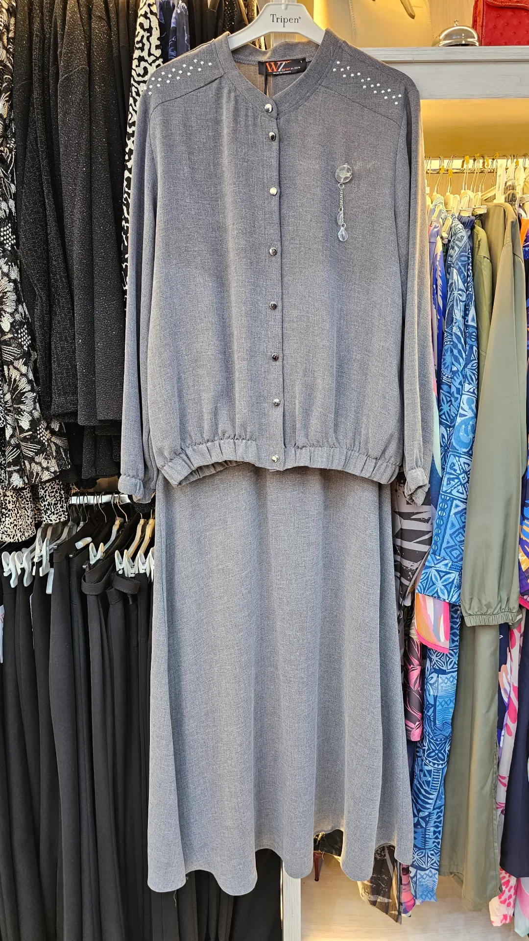 Skirt set in light fabric in calm colors