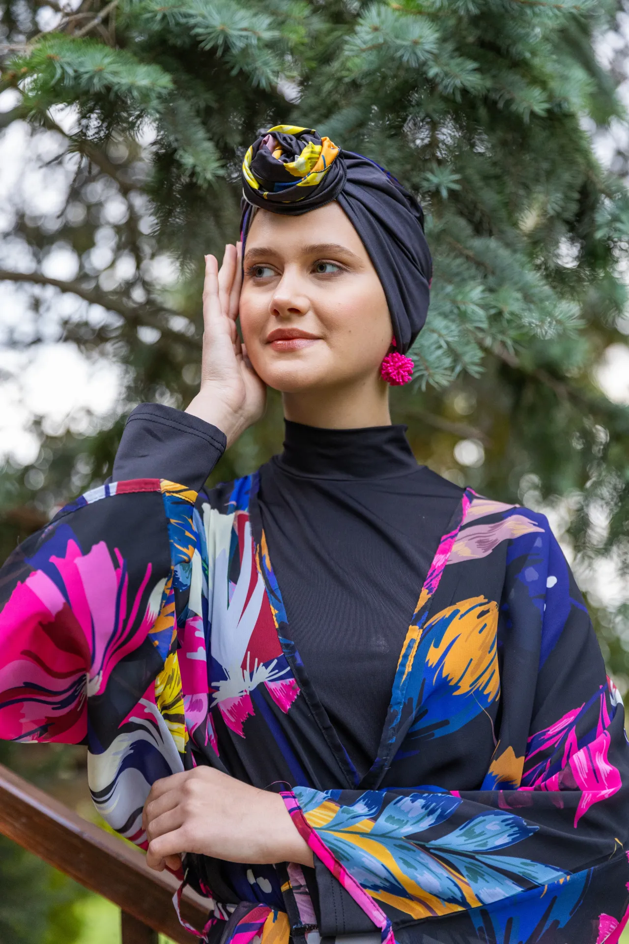 Luxurious 6-piece burkini in black and fuchsia