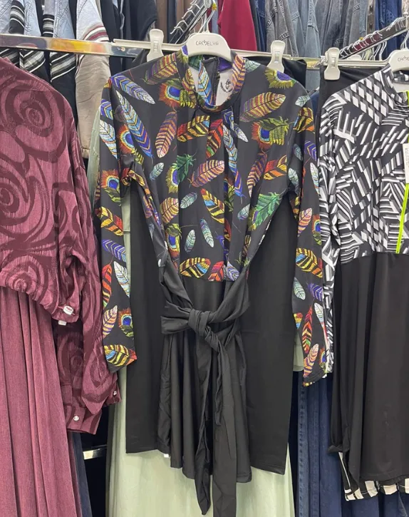 Burkini four pieces full of colorful feathers (S)