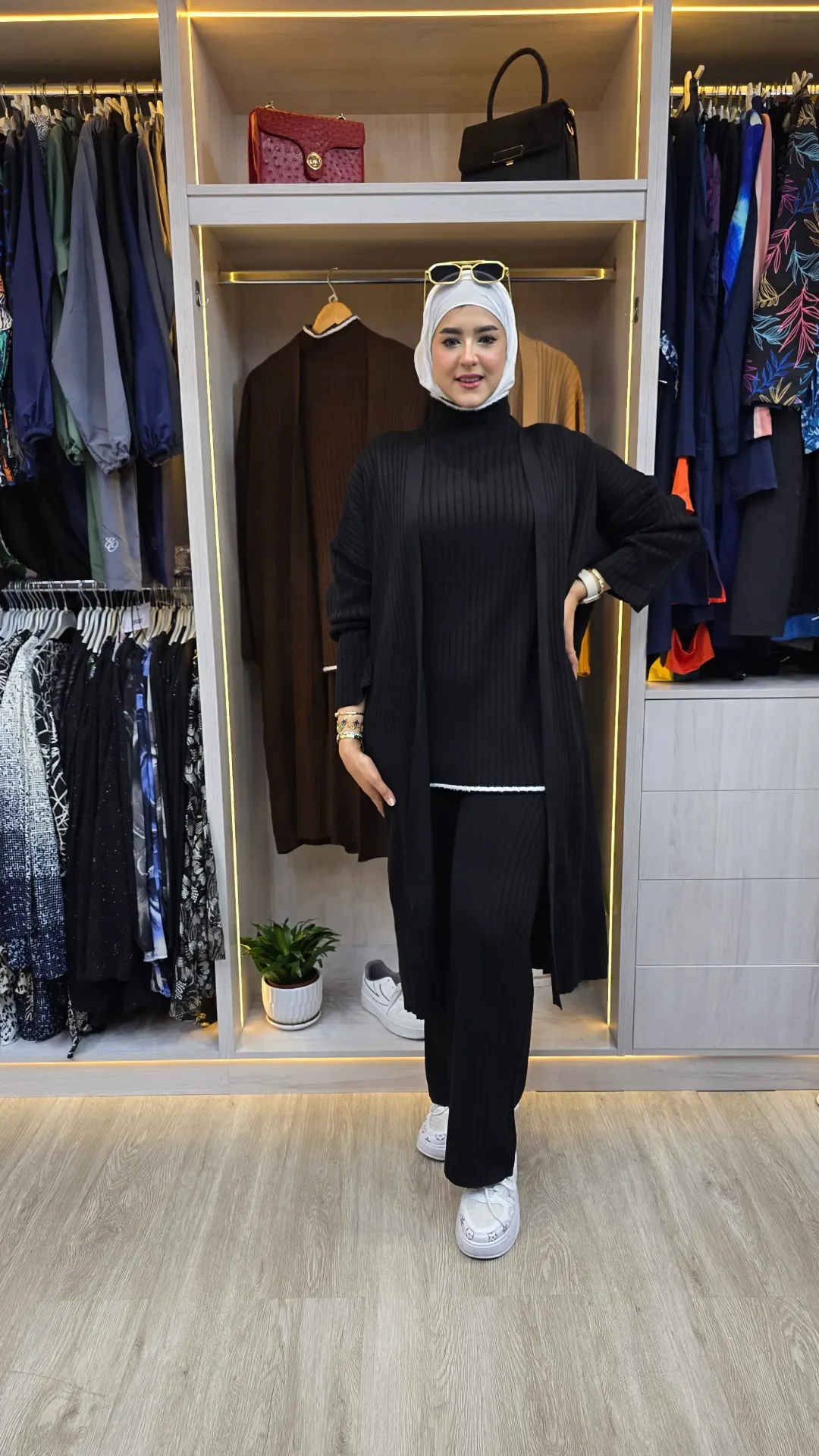 Triple knitwear set with practical design