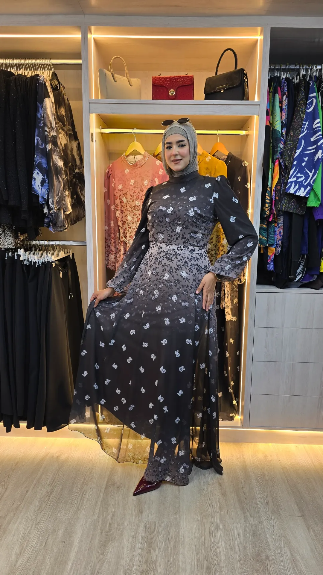 فستان شيفون بطبعة ورد طويل (أسود, 40)