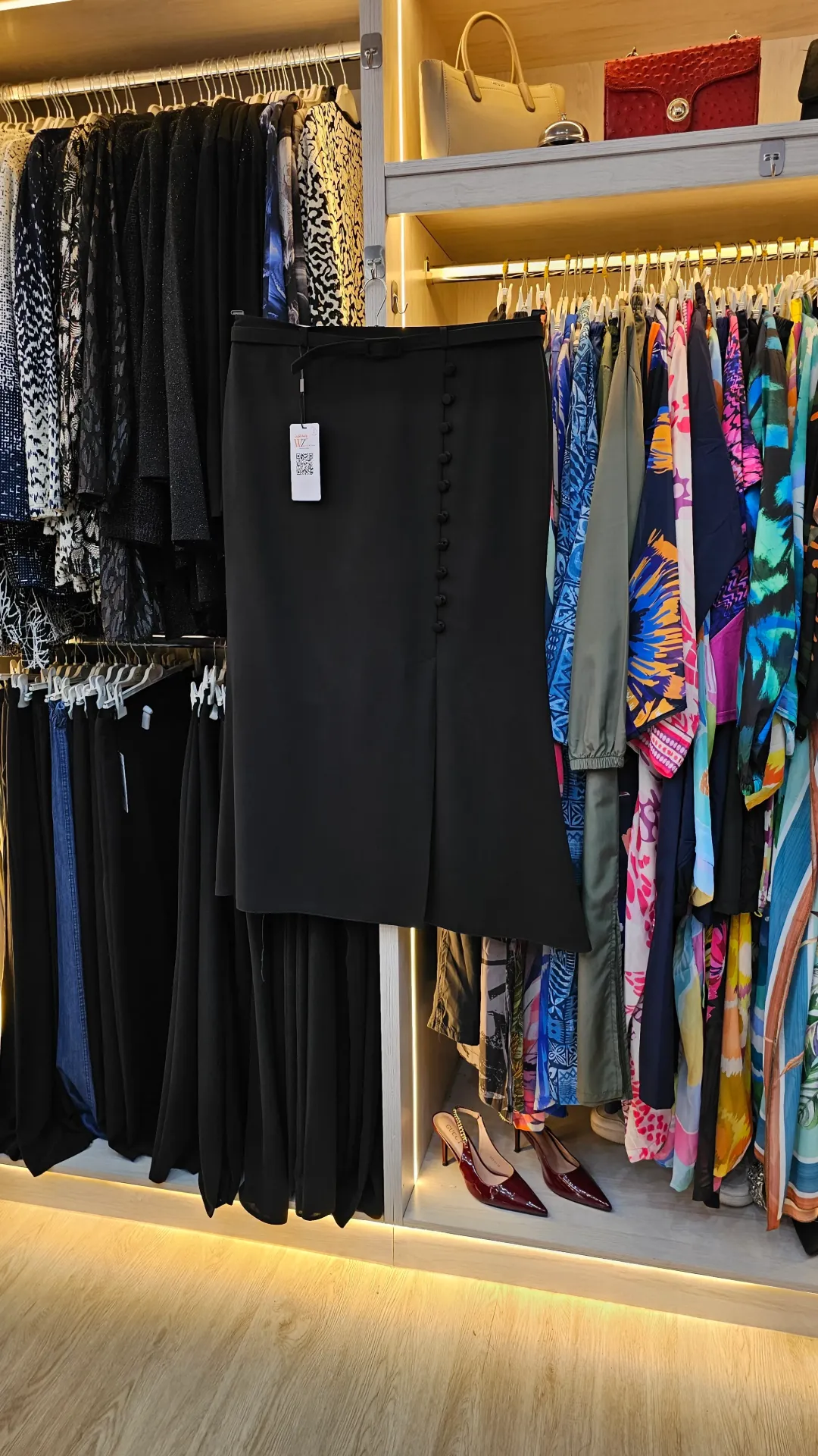 Classic 3 buttoned skirt (44)