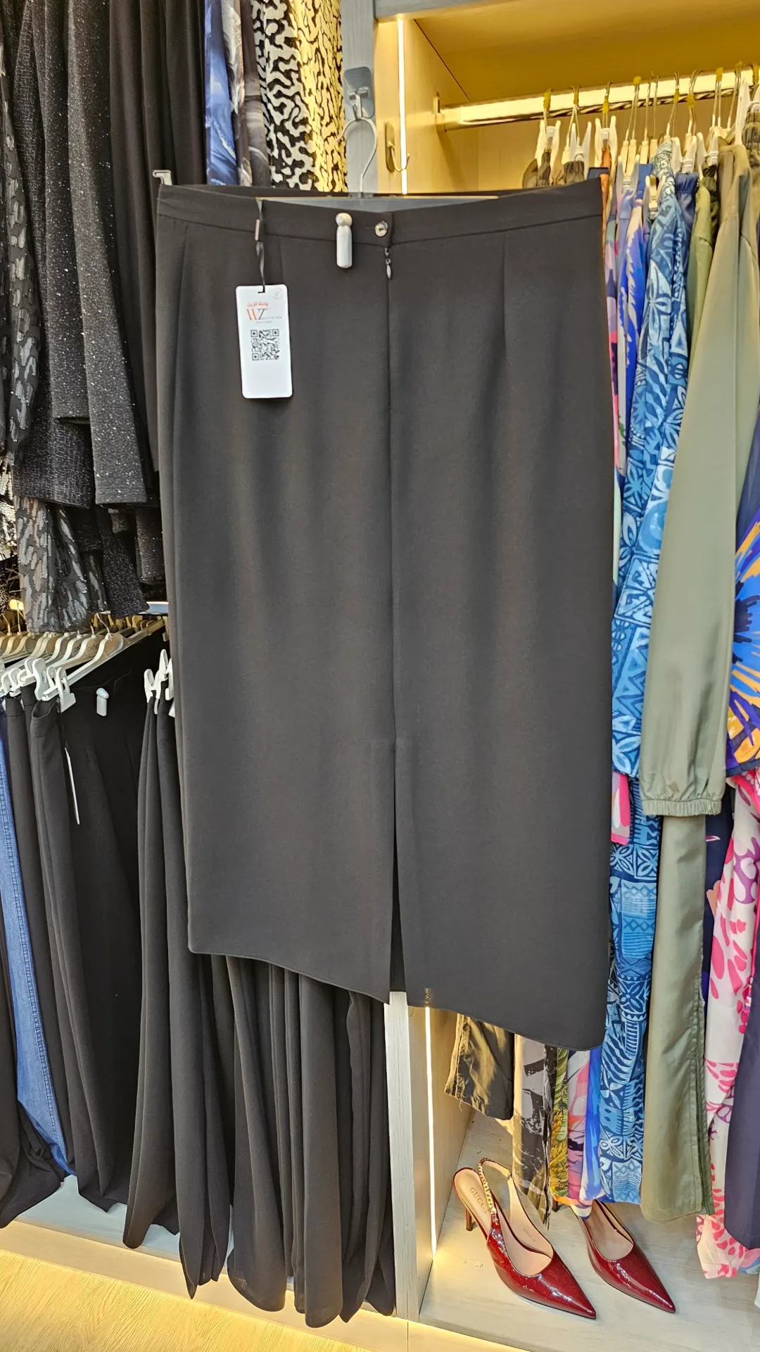 Classic flowy crepe skirt (46)