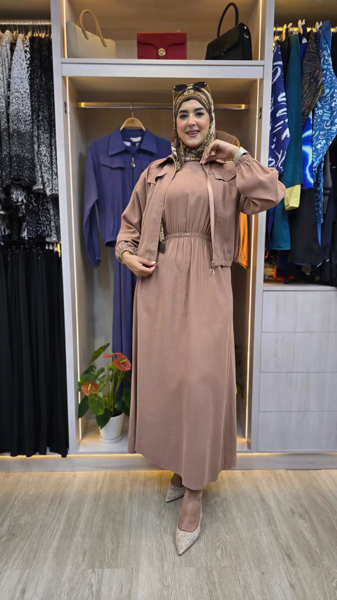 Two-piece dress in practical fabric