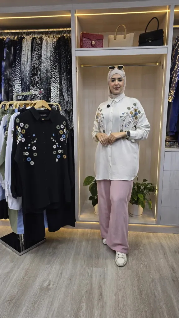 طقم قطعتين مطرّز يدوي