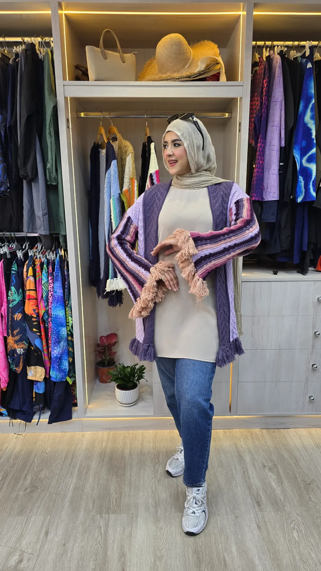 جاكيت صوف دافئ بتصميم شراشيب عصري