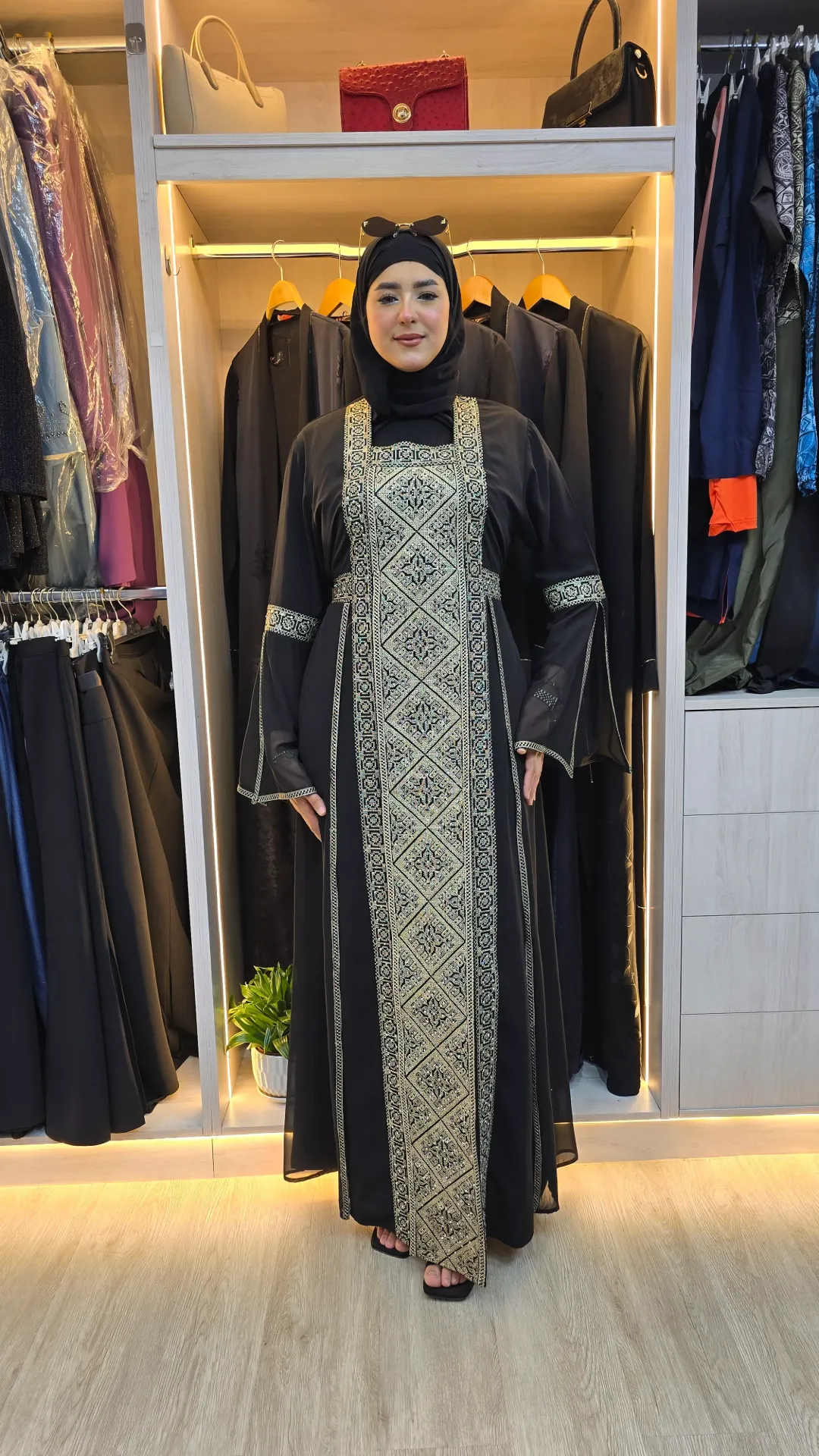Two-piece abaya with luxurious traditional embroidery (1)