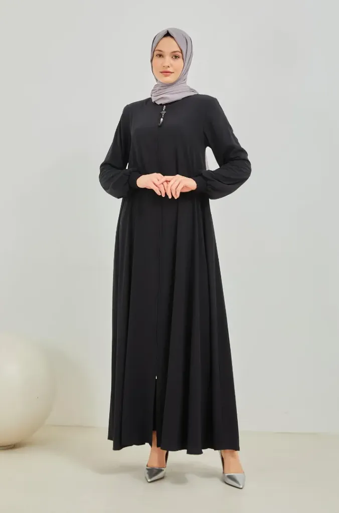 عباءة بسيطة أنيقة