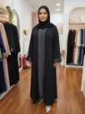 عباية سادة بتفصيل رمادي أنيق