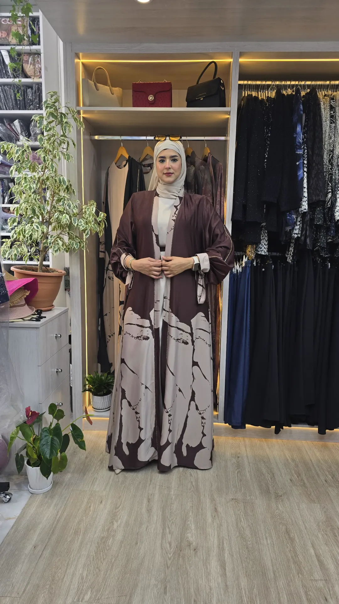 عباية قطعتين بقماش بارد