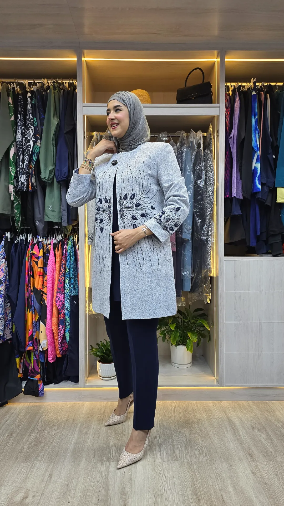 طقم رسمي مطرّز من 3 قطع